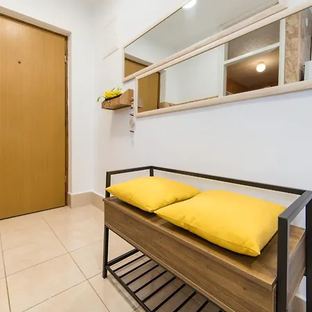 Orange Oasis 马卡尔斯卡