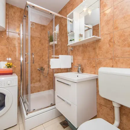 Orange Oasis 马卡尔斯卡