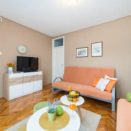 Lägenhet Orange Oasis